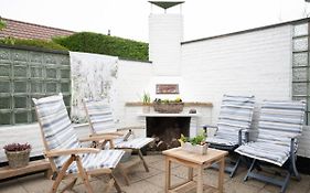 Quiet Location Yet Close To The Beach And Center Large Enclosed Garden